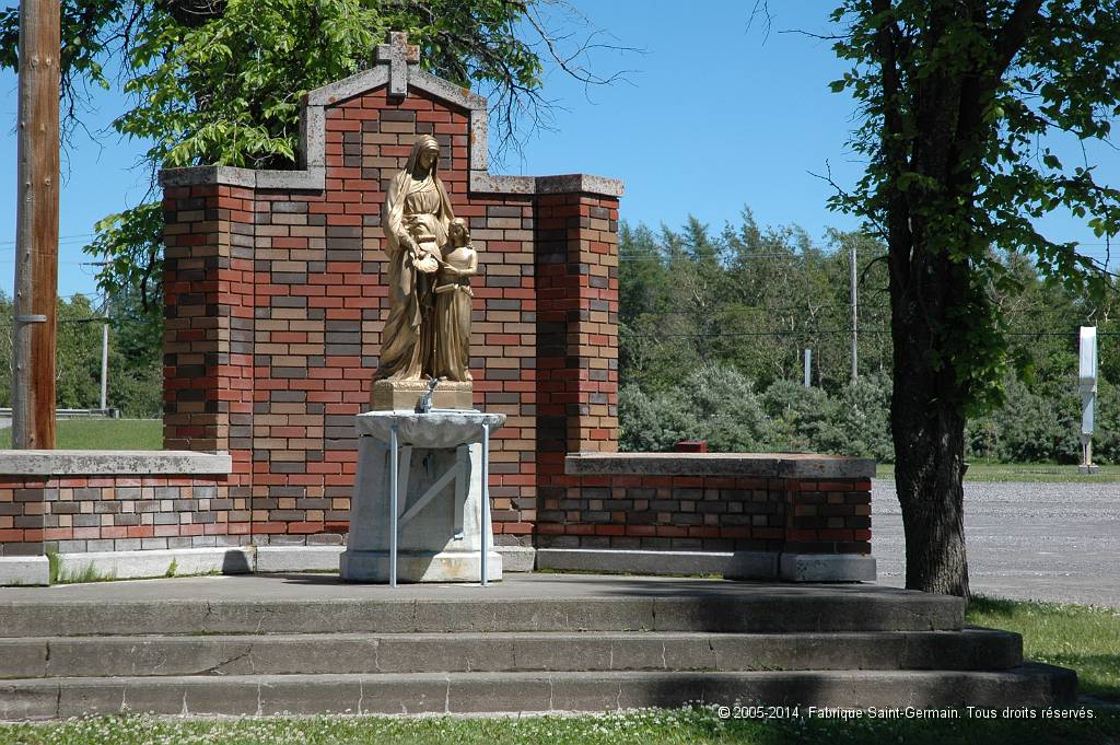 jyp_pte-pere_fontaire.jpg - La fontaine, sanctuaire Sainte-Anne de Pointe-au-P�re. Photo: Jean-Yves Pouliot.
